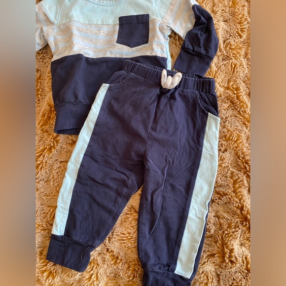 Like new long sleeve blue matching set in 12-18 months - Picture 3 of 4